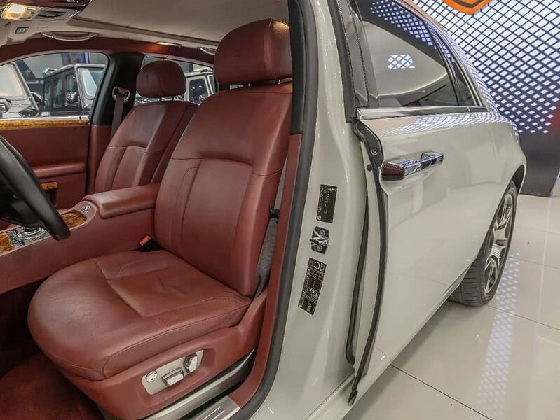 2010 Rolls-Royce Ghost GCC Specs Super Mint Condition White Red