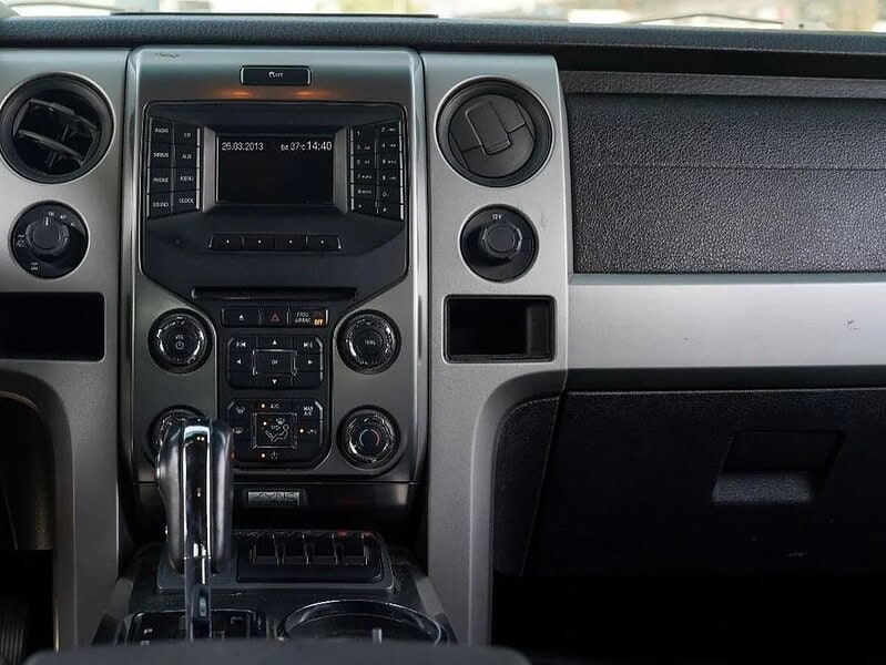 Ford Raptor SVT F-150 6.2L V8 2013 Perfect Condition White Black