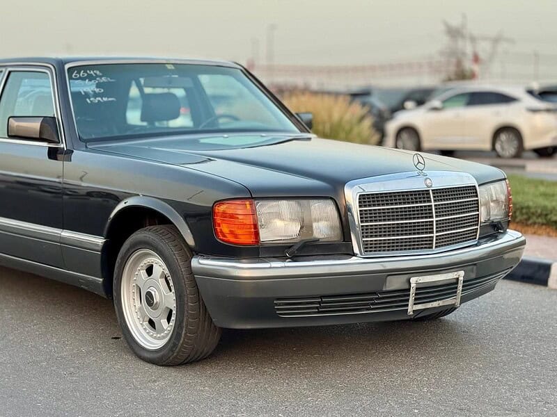 1990 Mercedes-Benz 560 SEL 5.6 liters 8 Cylinders Engine Blue Black