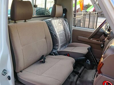 2018 Toyota Land Cruiser Pick Up Std 4.0L Single Cab GCC Specs White Beige