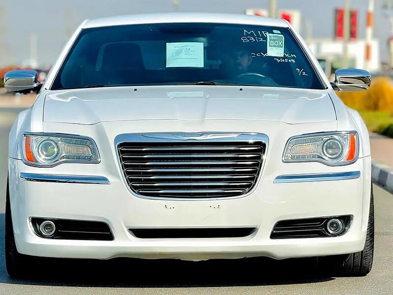 2012 Chrysler 300C Limited 6 Cylinder Engine CLEAN CAR White Black