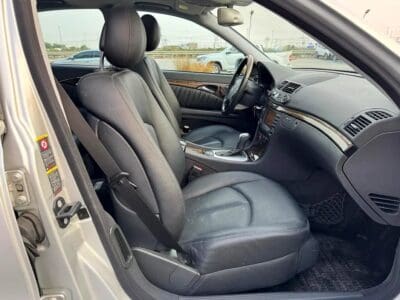 2005 Mercedes-Benz E-Class E 500 8 Cylinder Engine CLEAN CAR Silver Black