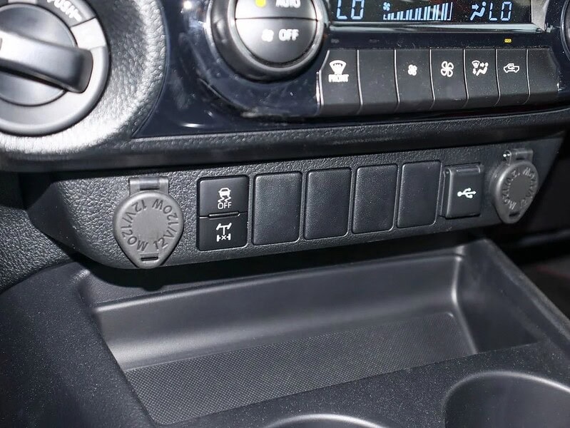 2025 Toyota Hilux GR Sport 4.0L Toyota Hilux GR GCC Specs White Black