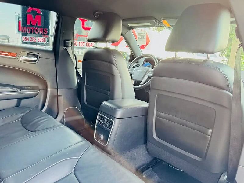 2012 Chrysler 300C Limited 6 Cylinder Engine CLEAN CAR White Black