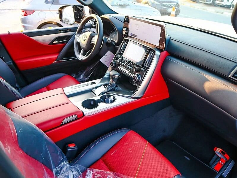 Lexus LX 600 F-Sport 3.5L 2025 Lexus LX 600 F-Sport Silver Red GCC Specs