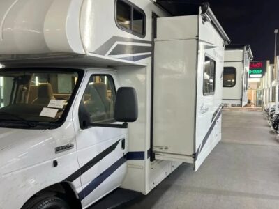 2024 Ford E 450 7.3 litre 8 Cylinders Engine Automatic White Black