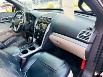 2014 Ford Explorer XLT SUV Neat and Clean Car Black