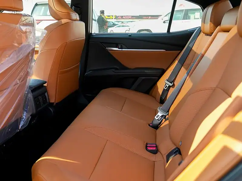 2025 Toyota Camry Hybrid 4 Cylinder Engine Sedan White Tan GCC