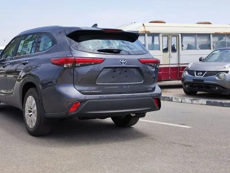Toyota Highlander GLE 2.5L Hybrid 2023 4WD SUV Grey Black GCC Specs