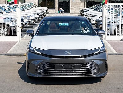 2025 Toyota Camry Hybrid 2.5 L 4 Cylinder Engine Sedan Grey Tan GCC