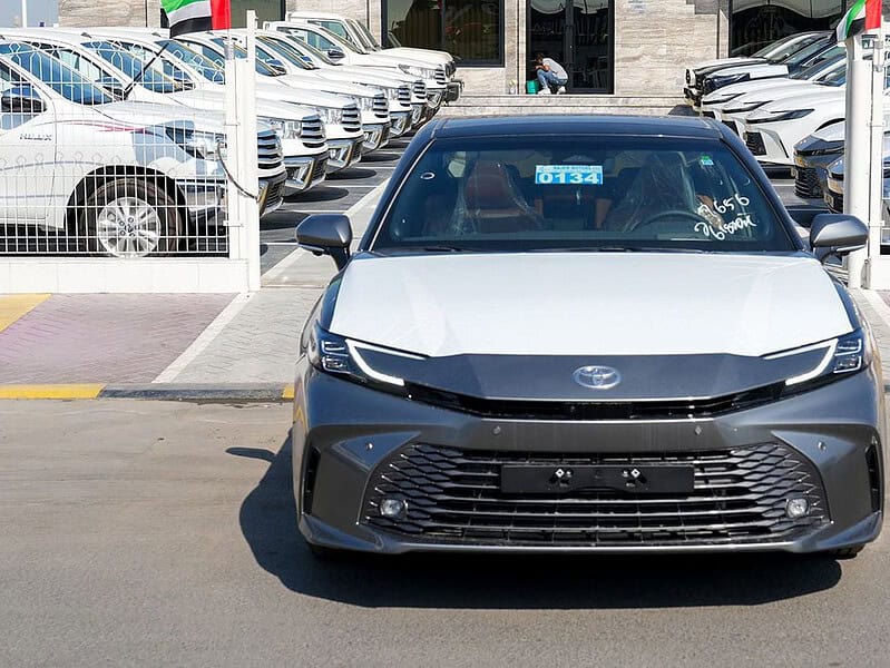 2025 Toyota Camry Hybrid 2.5 L 4 Cylinder Engine Sedan Grey Tan GCC