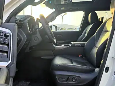 2025 Toyota Land Cruiser VX 3.5l litre Turbo 6 Cylinder Engine White Black