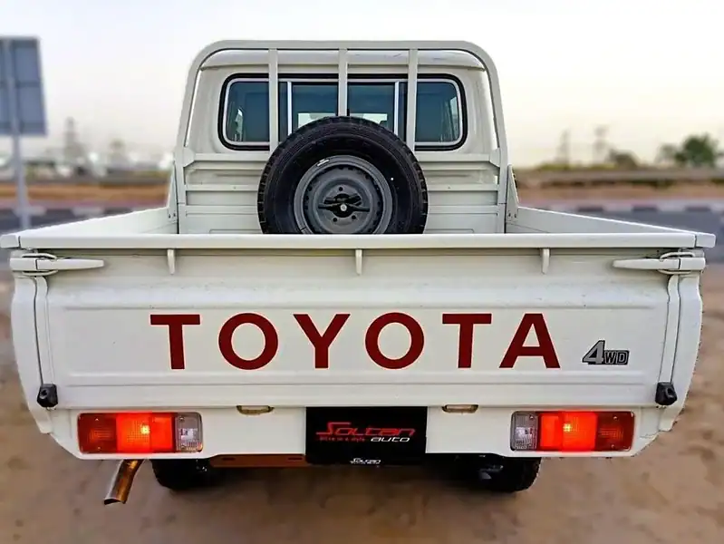 2025 Toyota Land Cruiser Pick Up Double Cabin Diesel 4.2L 6V MT White Grey