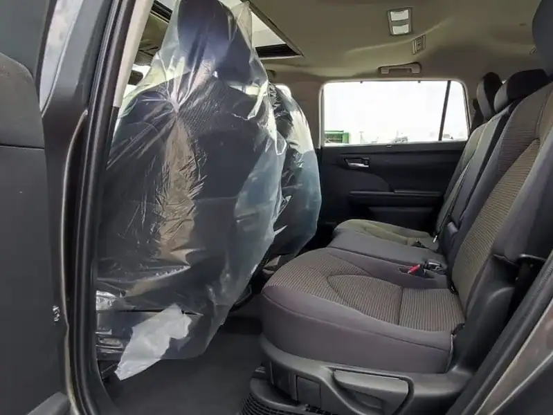 Toyota Highlander GLE 2.5L Hybrid 2023 4WD SUV Grey Black GCC Specs