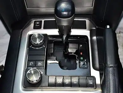 2018 Toyota Land Cruiser 4.5 litre 8 Cylinder Engine RHD White Black