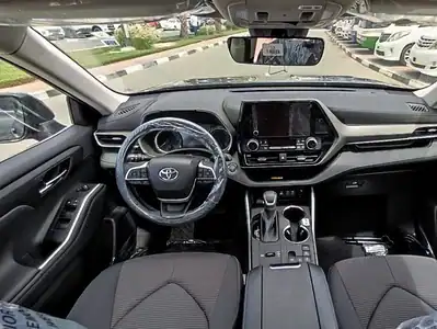 Toyota Highlander GLE 2.5L Hybrid 2023 4WD SUV Grey Black GCC Specs