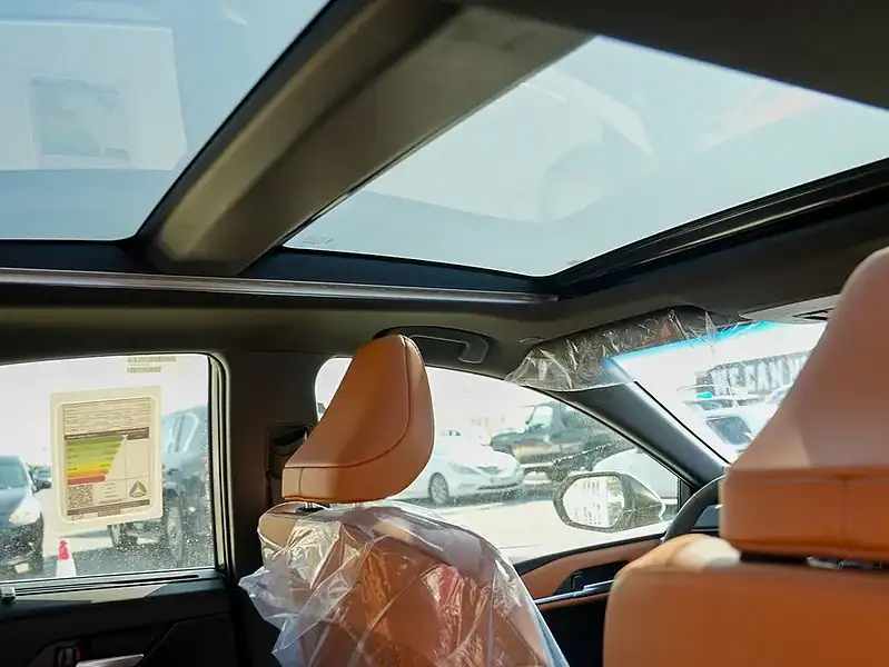 2025 Toyota Camry Hybrid 4 Cylinder Engine Sedan White Tan GCC