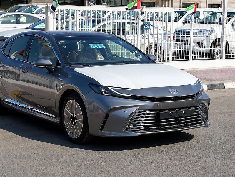 2025 Toyota Camry Hybrid 2.5 L 4 Cylinder Engine Sedan Grey Tan GCC