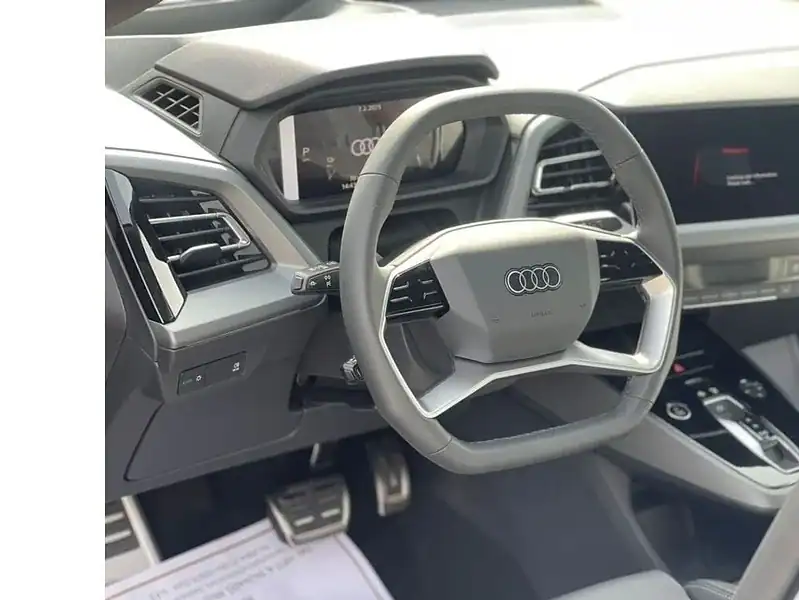 Audi Q5 2024 AUDI Q5 Etron-CLTC Range 560KM 160km/h White Grey