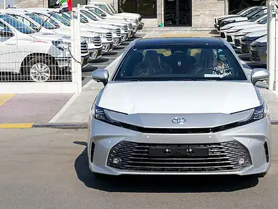 2025 Toyota Camry Hybrid 2.5 L 4 Cylinder Engine Sedan Silver Tan GCC