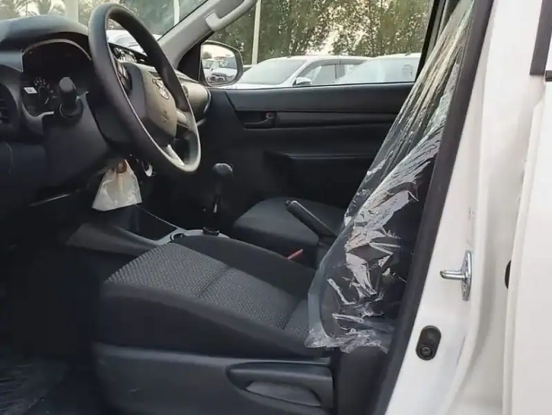 2025 Toyota Hilux Double Cabin 2.4L 4 Cylinder Diesel 4x4 White Black
