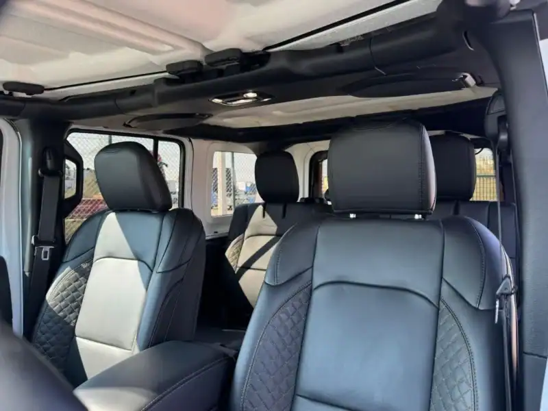 Jeep Wrangler Wrangler 4XE 2.0L Turbo PHEV 2023 White Black