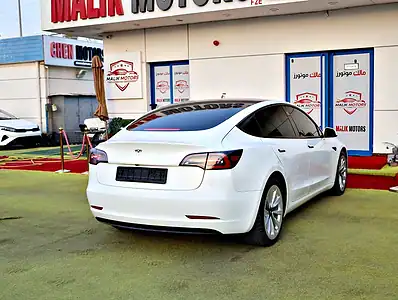 2022 Tesla Model 3 Other 70 - 80 kWh 350 - 450 KM White Black GCC