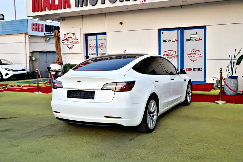 2022 Tesla Model 3 Other 70 - 80 kWh 350 - 450 KM White Black GCC