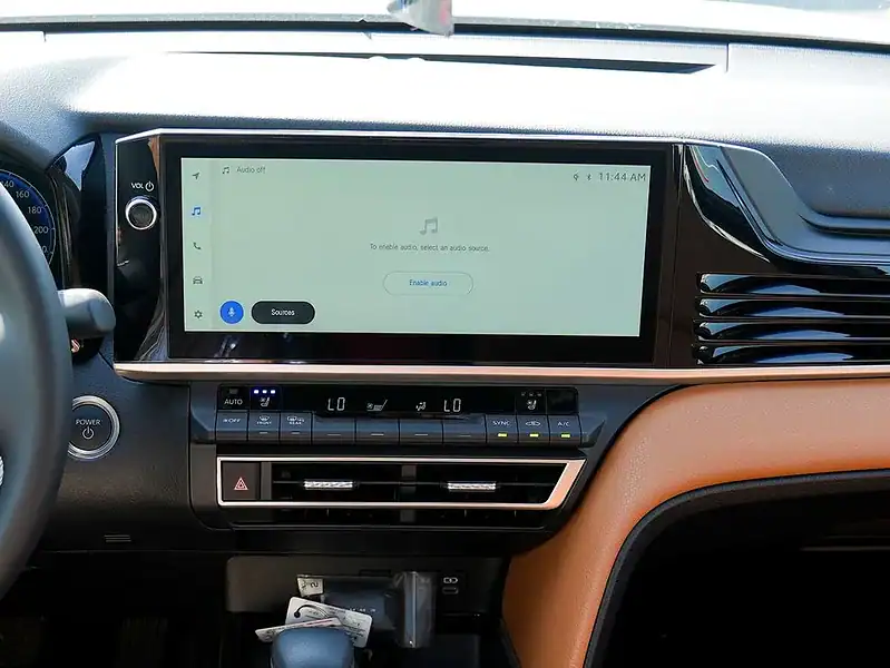 2025 Toyota Camry Hybrid 4 Cylinder Engine Sedan White Tan GCC