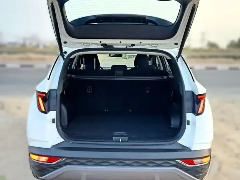 Hyundai Tucson 2.0L 4 Cylinder Petrol 2022 Full Option White Grey