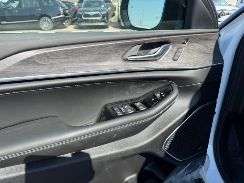 2024 Jeep Grand Cherokee Overland 3.6L 6 Cylinder Engine GCC White Black