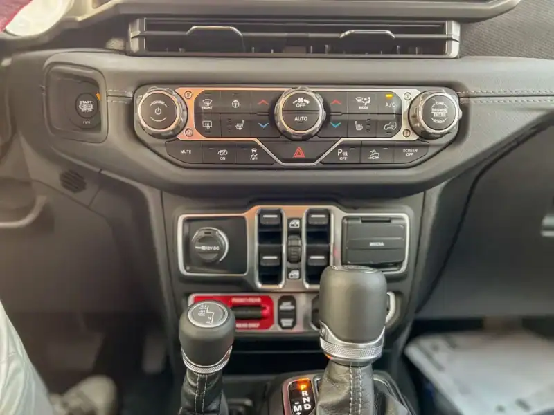 2025 Jeep Wrangler Rubicon 392 6.4L V8 Final Edition White Black GCC Specs