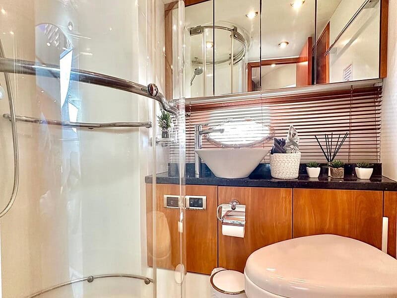 Yacht Charters Dubai UAE