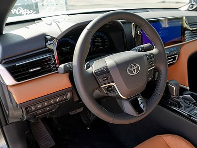 2025 Toyota Camry Hybrid 2.5 L 4 Cylinder Engine Sedan Grey Tan GCC