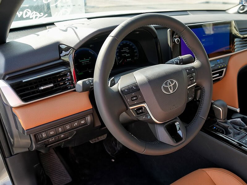 2025 Toyota Camry Hybrid 2.5 L 4 Cylinder Engine Sedan Grey Tan GCC