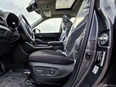 Toyota Highlander GLE 2.5L Hybrid 2023 4WD SUV Grey Black GCC Specs