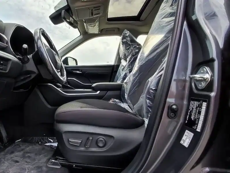 Toyota Highlander GLE 2.5L Hybrid 2023 4WD SUV Grey Black GCC Specs