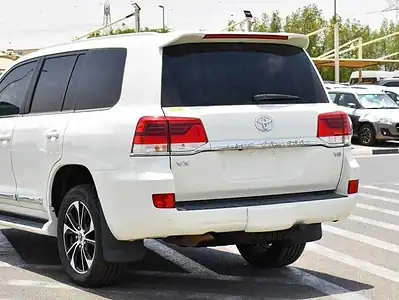 2018 Toyota Land Cruiser 4.5 litre 8 Cylinder Engine RHD White Black