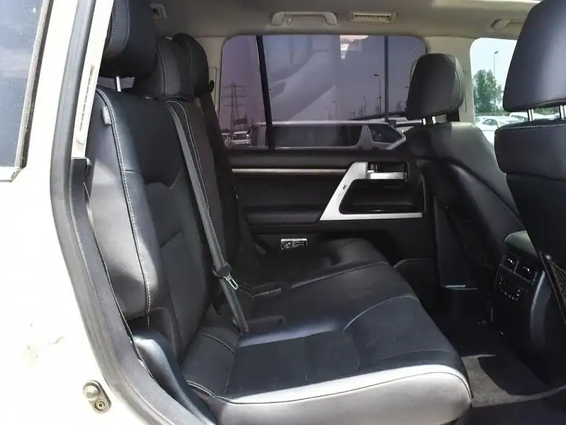 2018 Toyota Land Cruiser 4.5 litre 8 Cylinder Engine RHD White Black