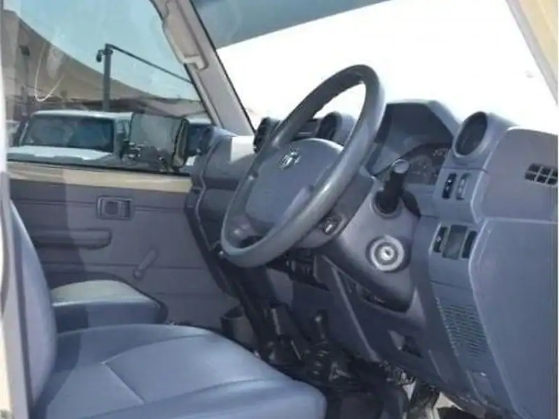 Toyota Land Cruiser Pick Up 4.5L 8 Cylinder 2017 4WD Diesel Manual Beige Grey