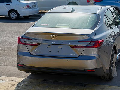 2025 Toyota Camry Hybrid 2.5 L 4 Cylinder Engine Sedan Grey Tan GCC