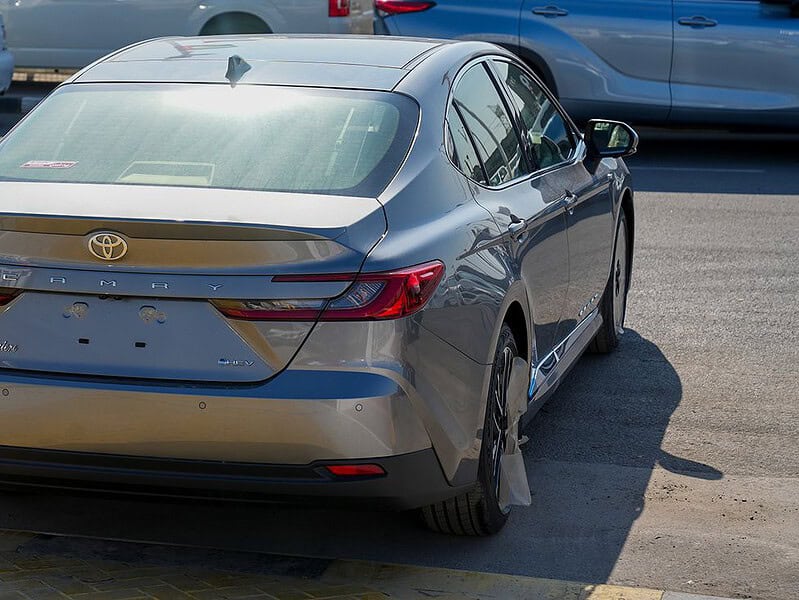 2025 Toyota Camry Hybrid 2.5 L 4 Cylinder Engine Sedan Grey Tan GCC