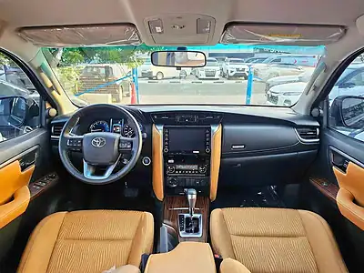 2025 Toyota Fortuner 2.7L V4 PETROL FULL OPTION GCC Specs Brown Tan