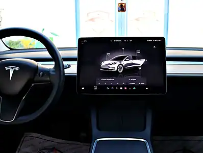 2022 Tesla Model 3 Other 70 - 80 kWh 350 - 450 KM White Black GCC