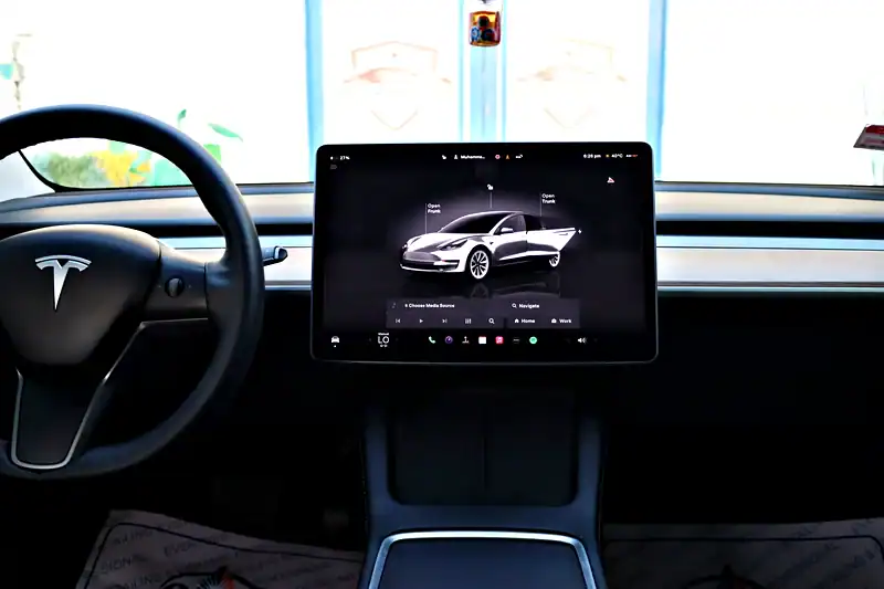 2022 Tesla Model 3 Other 70 - 80 kWh 350 - 450 KM White Black GCC