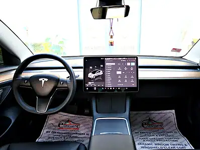 2022 Tesla Model 3 Other 70 - 80 kWh 350 - 450 KM White Black GCC