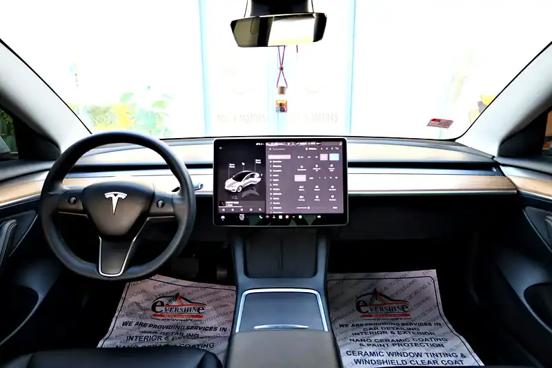 2022 Tesla Model 3 Other 70 - 80 kWh 350 - 450 KM White Black GCC