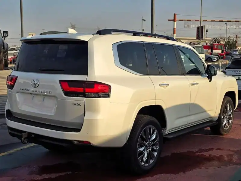 2025 Toyota Land Cruiser VX 3.5l litre Turbo 6 Cylinder Engine White Black