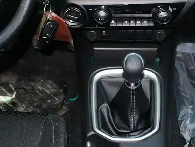 2025 Toyota Hilux 2.4L Diesel MT 4 Cylinder Engine White Black