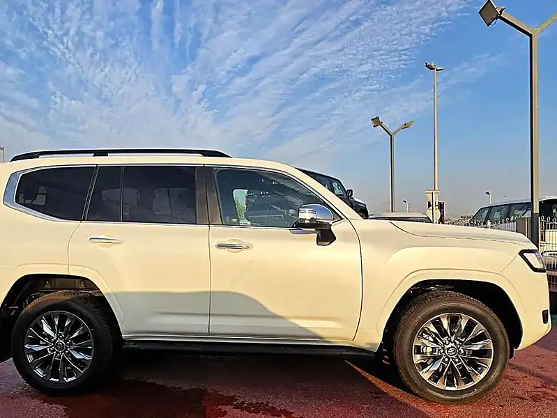 2025 Toyota Land Cruiser VX 3.5l litre Turbo 6 Cylinder Engine White Black